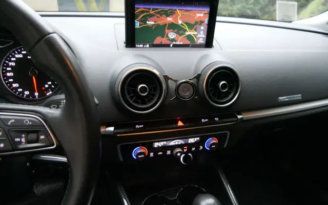 AUDI A3 Limousine 1.6 TDI S tronic design