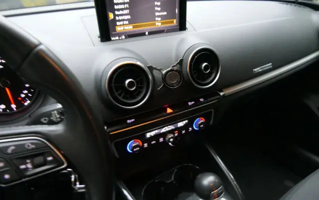 AUDI A3 Limousine 1.6 TDI S tronic design