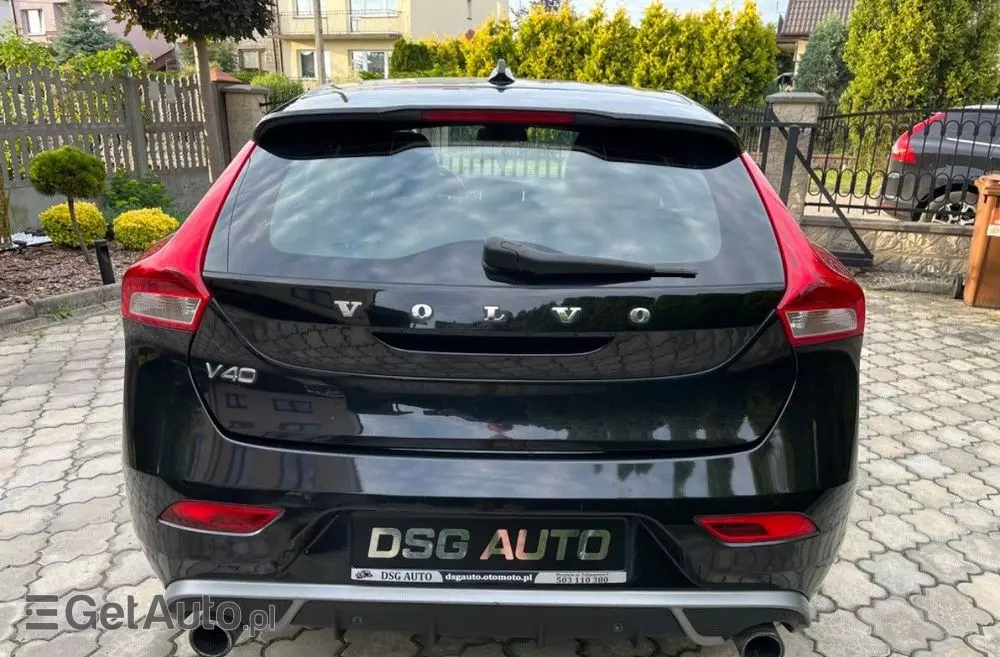 VOLVO V40 