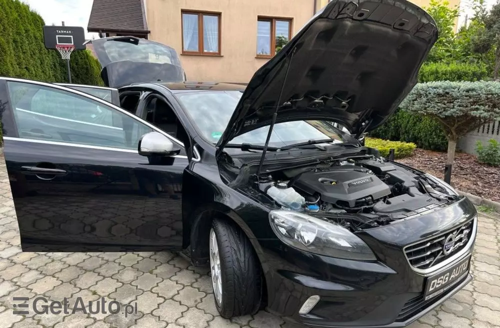 VOLVO V40 