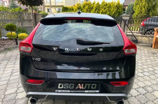 VOLVO V40 