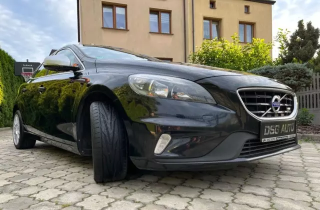 VOLVO V40 