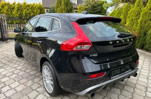 VOLVO V40 