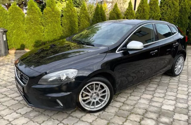 VOLVO V40 
