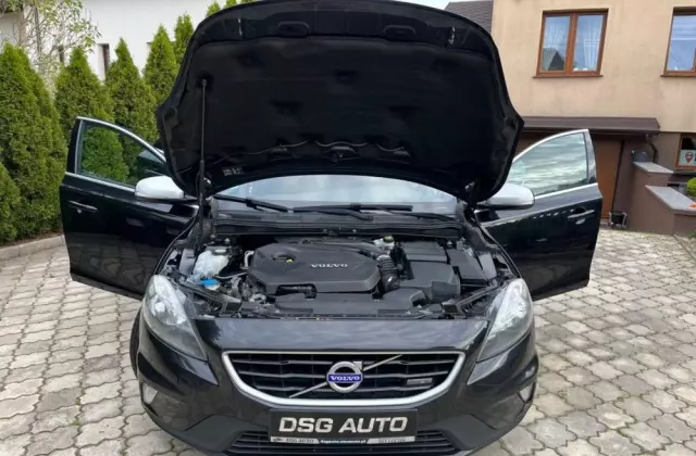 VOLVO V40 