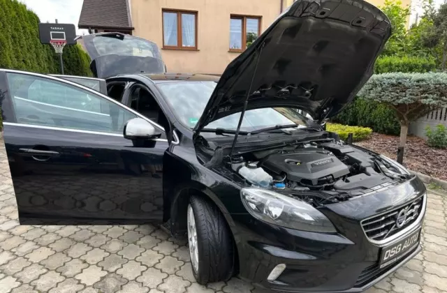 VOLVO V40 