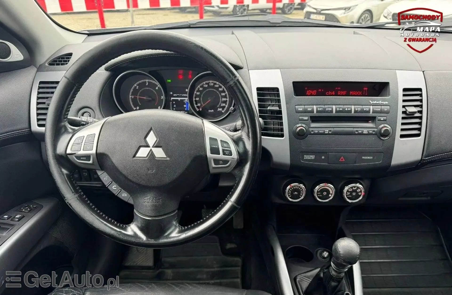MITSUBISHI Outlander 