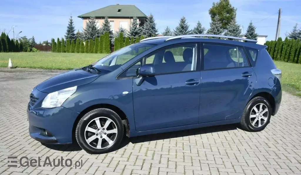 TOYOTA Verso 