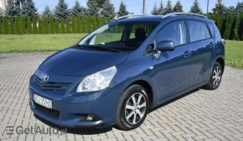 TOYOTA Verso 