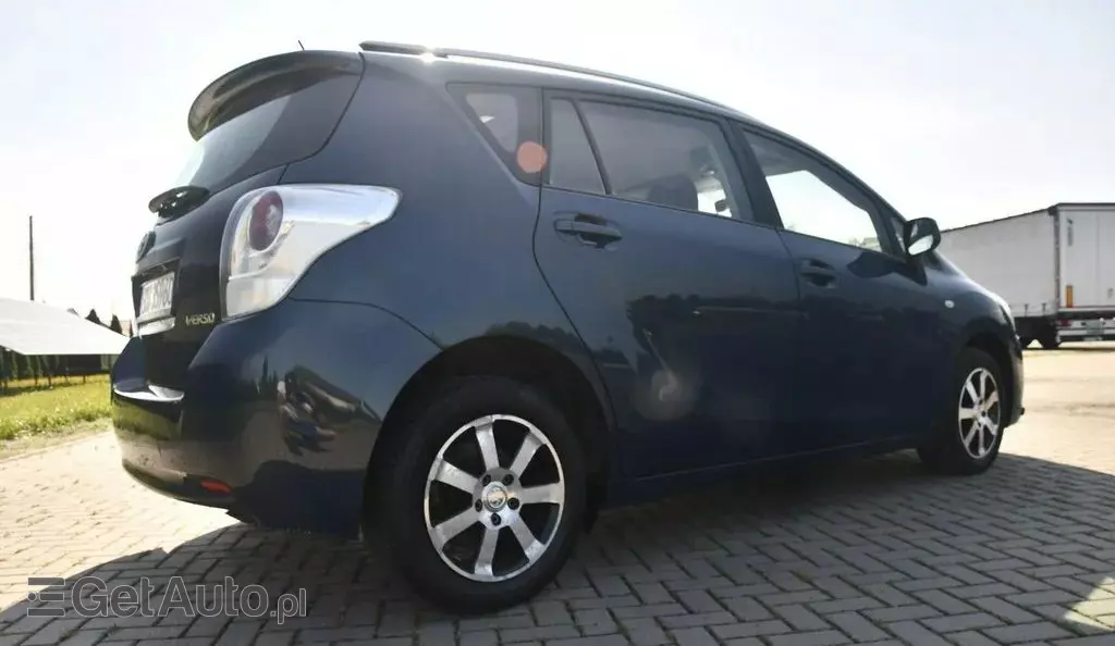 TOYOTA Verso 
