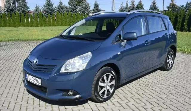 TOYOTA Verso 