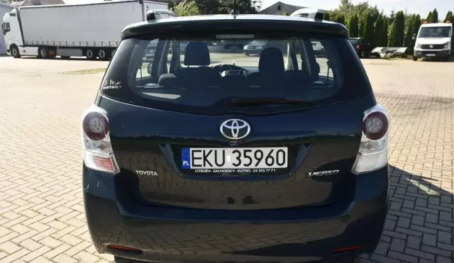 TOYOTA Verso 