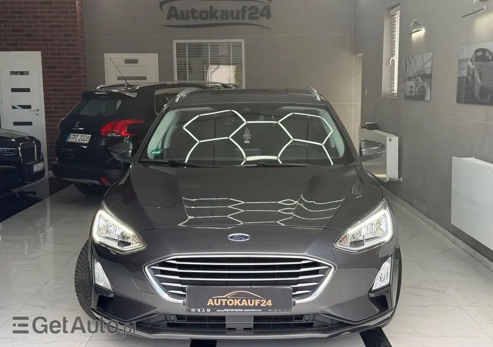 FORD Focus 1.0 EcoBoost Hybrid TITANIUM