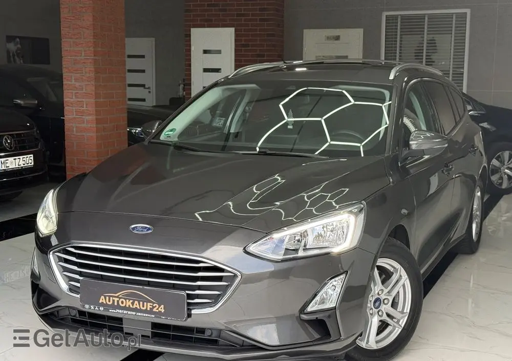FORD Focus 1.0 EcoBoost Hybrid TITANIUM