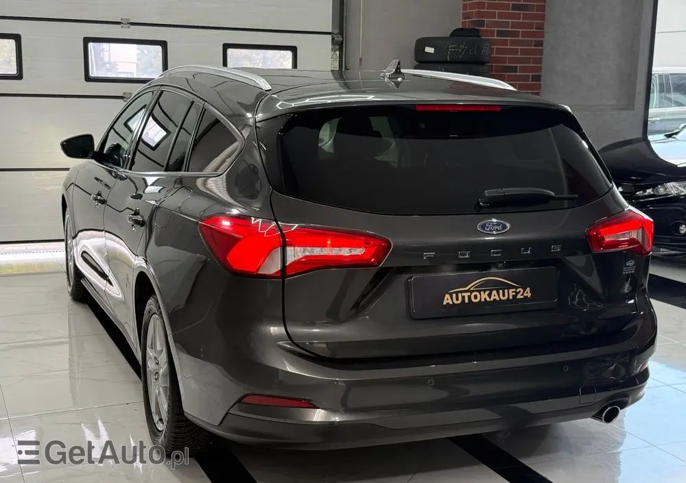 FORD Focus 1.0 EcoBoost Hybrid TITANIUM