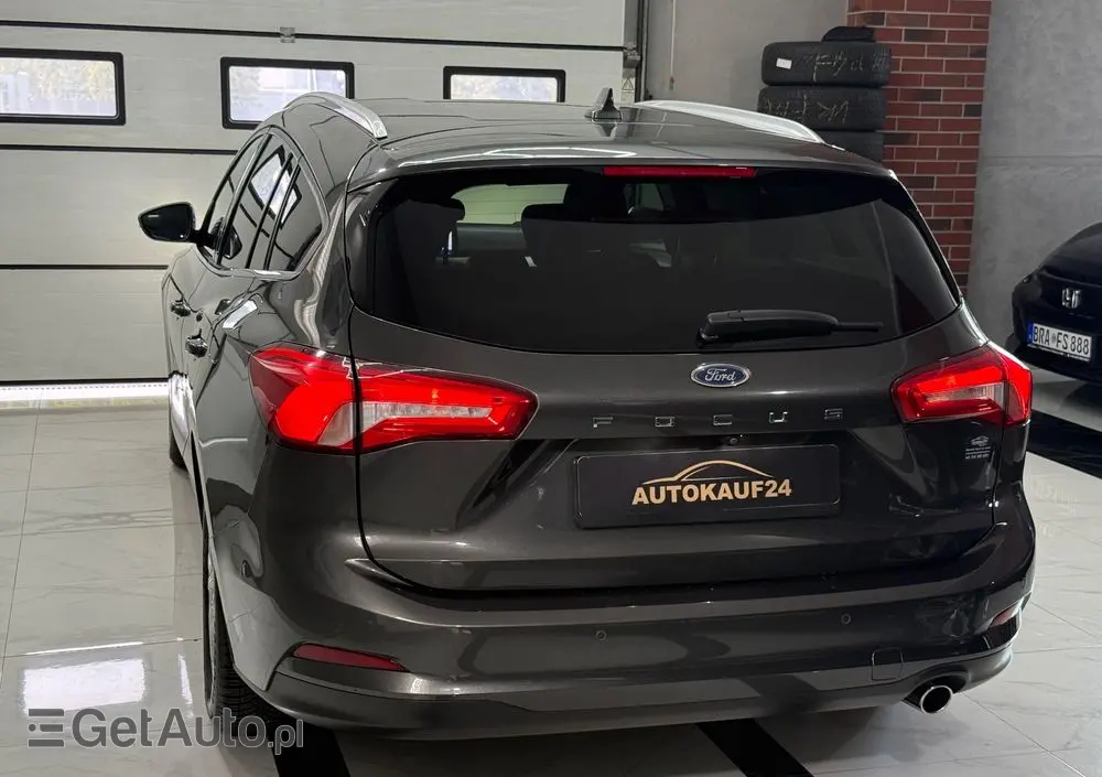 FORD Focus 1.0 EcoBoost Hybrid TITANIUM