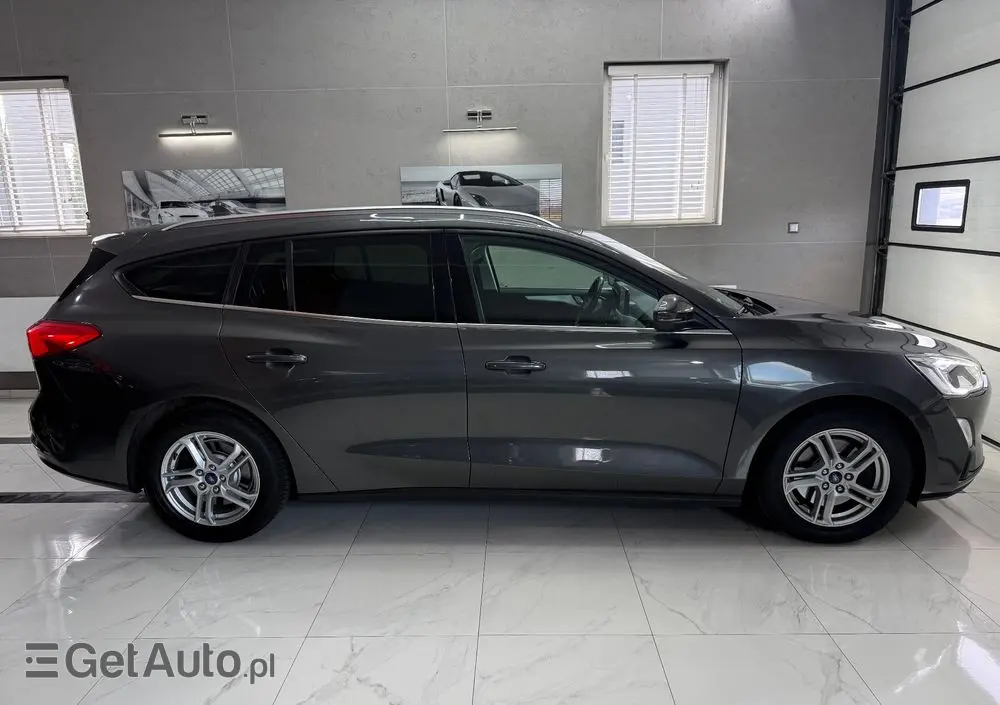 FORD Focus 1.0 EcoBoost Hybrid TITANIUM