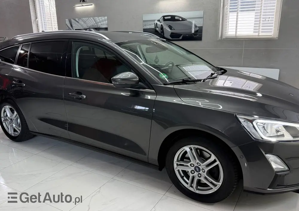 FORD Focus 1.0 EcoBoost Hybrid TITANIUM