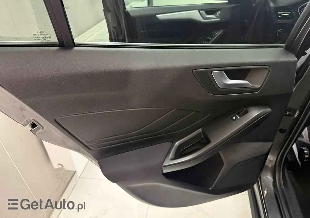 FORD Focus 1.0 EcoBoost Hybrid TITANIUM