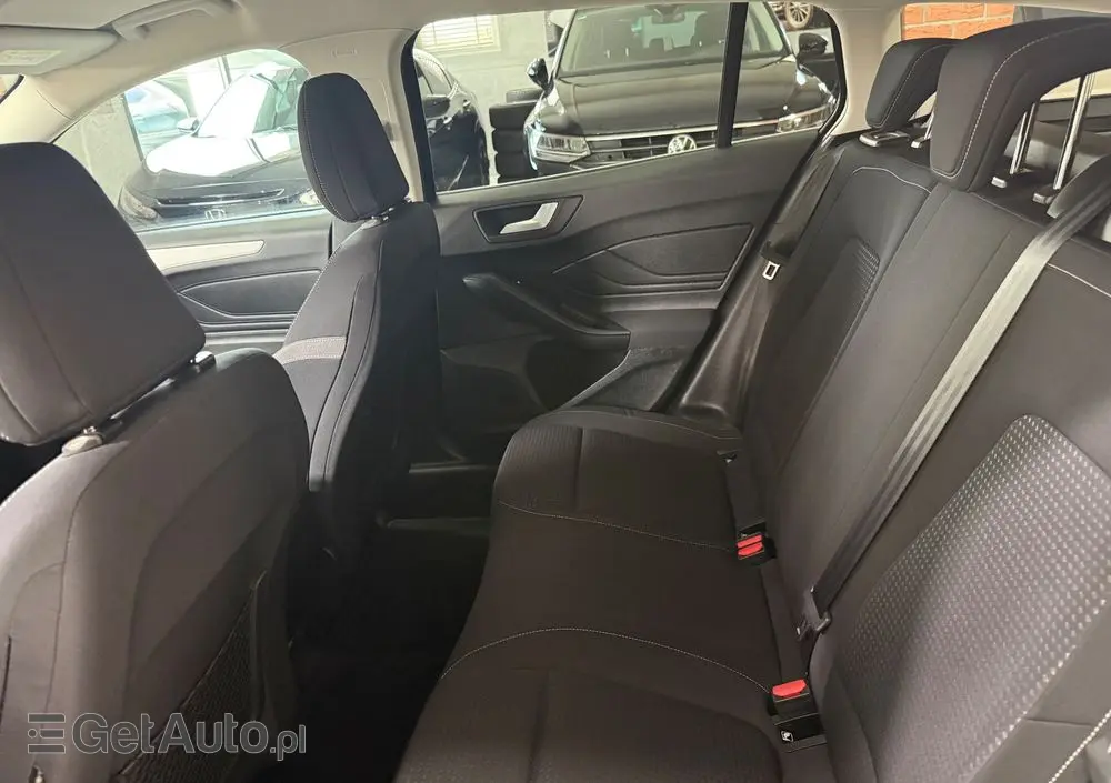 FORD Focus 1.0 EcoBoost Hybrid TITANIUM