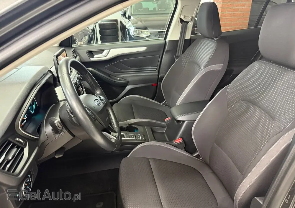 FORD Focus 1.0 EcoBoost Hybrid TITANIUM