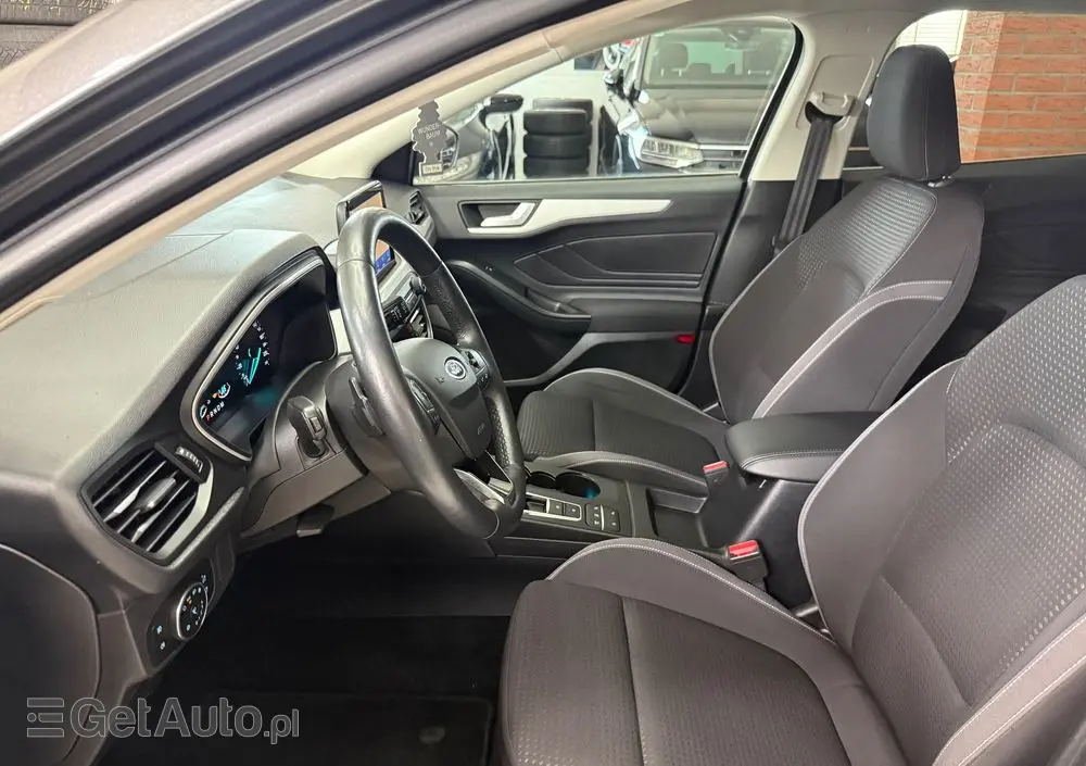 FORD Focus 1.0 EcoBoost Hybrid TITANIUM