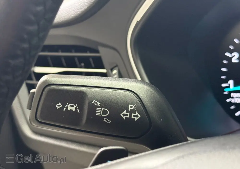 FORD Focus 1.0 EcoBoost Hybrid TITANIUM