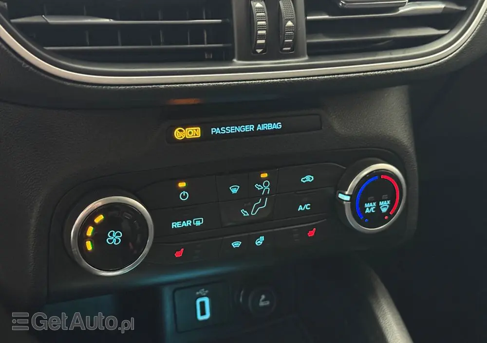 FORD Focus 1.0 EcoBoost Hybrid TITANIUM