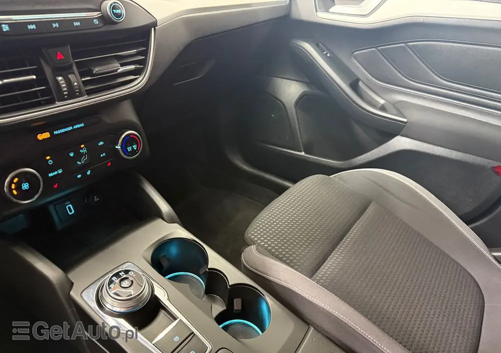 FORD Focus 1.0 EcoBoost Hybrid TITANIUM