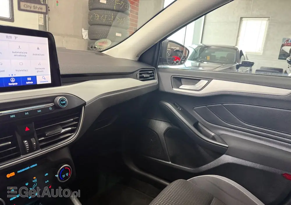 FORD Focus 1.0 EcoBoost Hybrid TITANIUM