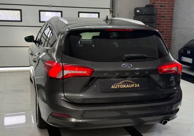 FORD Focus 1.0 EcoBoost Hybrid TITANIUM