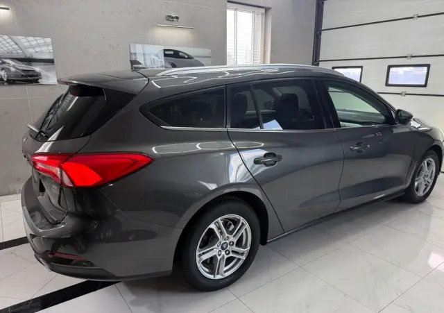 FORD Focus 1.0 EcoBoost Hybrid TITANIUM
