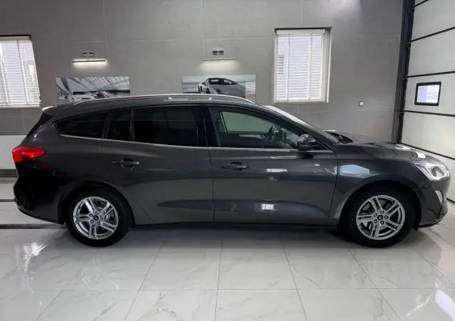 FORD Focus 1.0 EcoBoost Hybrid TITANIUM
