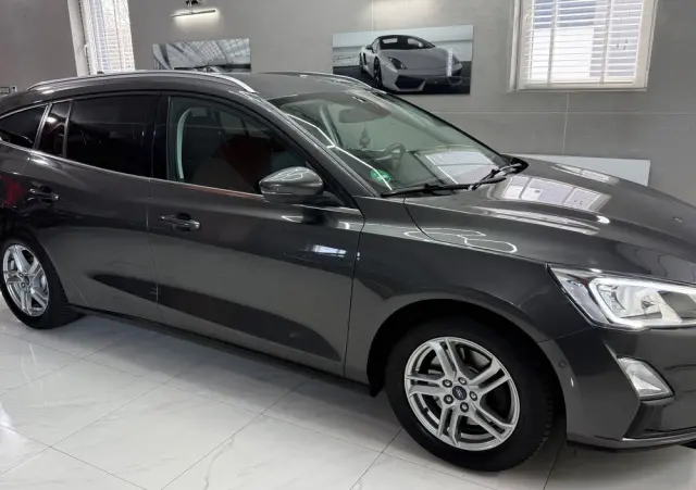 FORD Focus 1.0 EcoBoost Hybrid TITANIUM