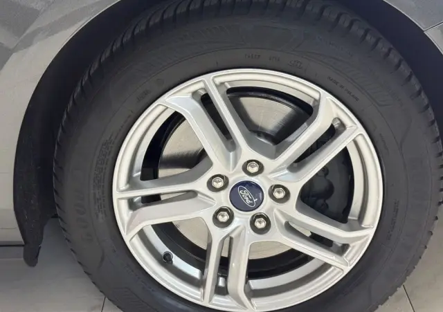 FORD Focus 1.0 EcoBoost Hybrid TITANIUM