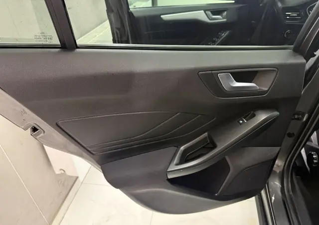 FORD Focus 1.0 EcoBoost Hybrid TITANIUM
