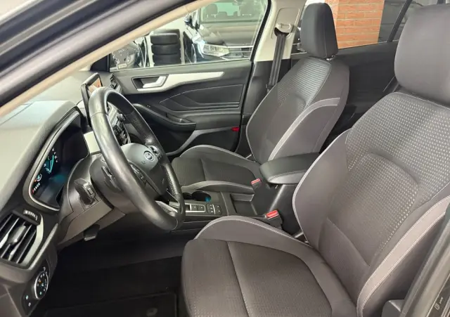FORD Focus 1.0 EcoBoost Hybrid TITANIUM