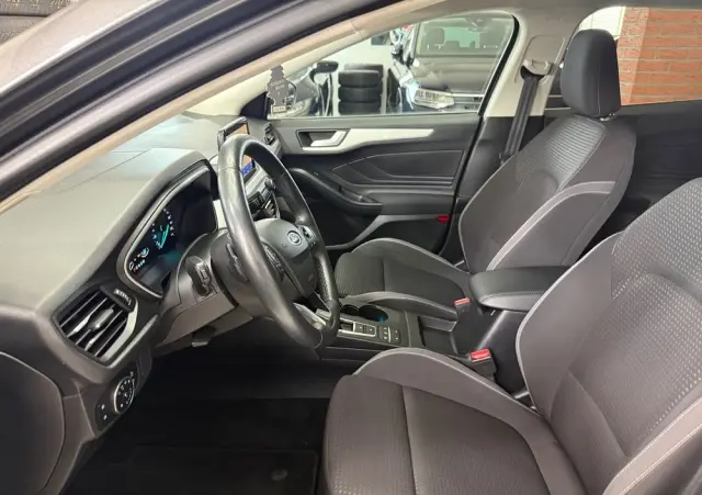 FORD Focus 1.0 EcoBoost Hybrid TITANIUM