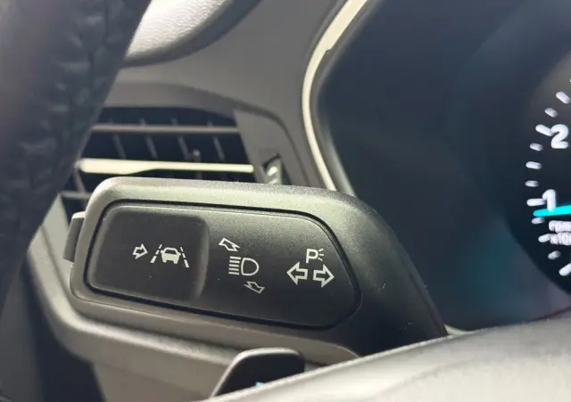 FORD Focus 1.0 EcoBoost Hybrid TITANIUM