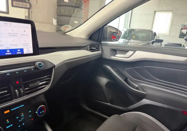 FORD Focus 1.0 EcoBoost Hybrid TITANIUM