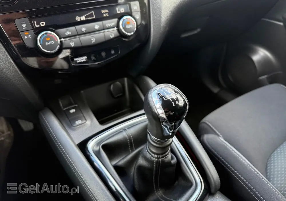 NISSAN Qashqai 1.3 DIG-T Tekna