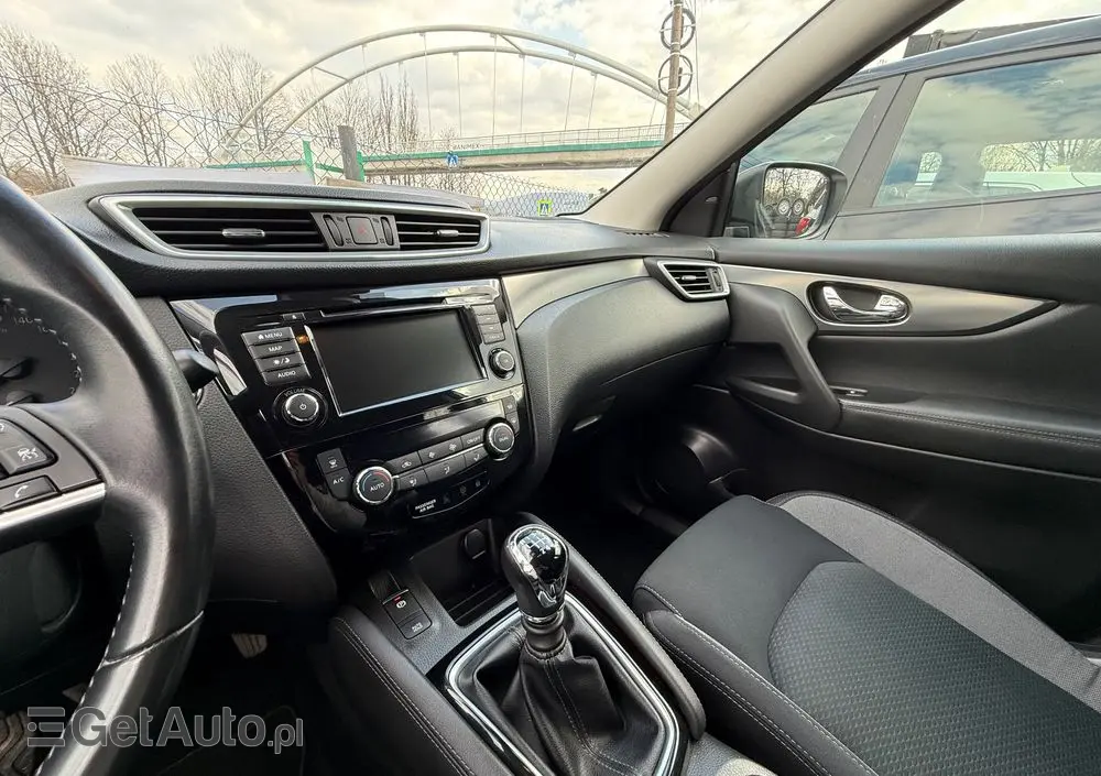 NISSAN Qashqai 1.3 DIG-T Tekna