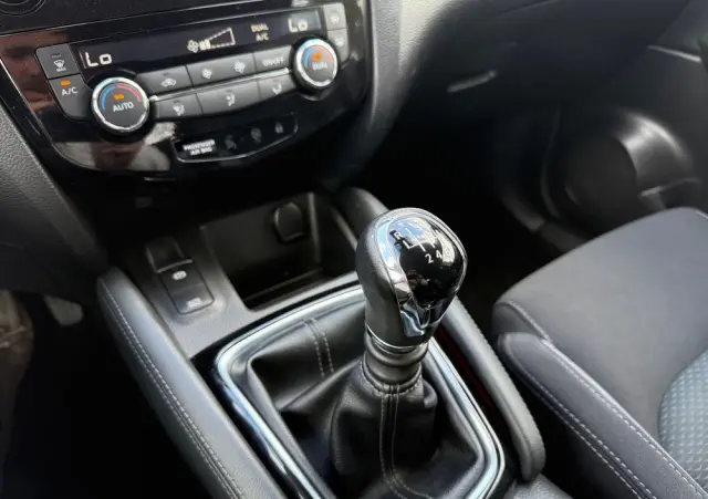 NISSAN Qashqai 1.3 DIG-T Tekna