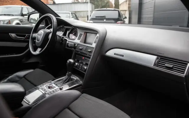 AUDI A6 Avant 3.0 TDI DPF quattro tiptronic