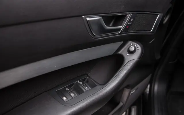 AUDI A6 Avant 3.0 TDI DPF quattro tiptronic