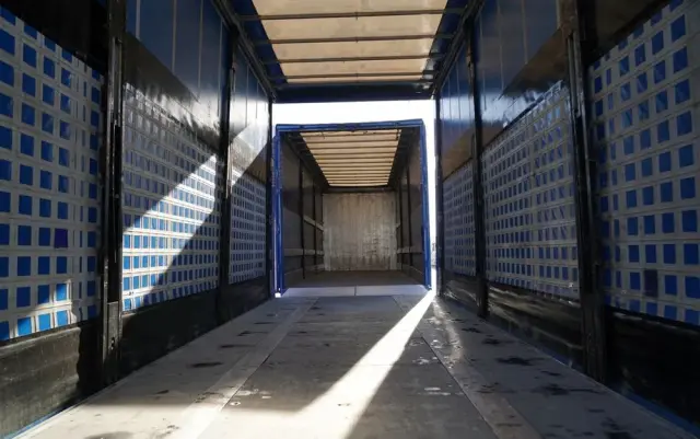 MAN TGX 26.460 / ZESTAW TANDEM PRZEJAZDOWY / 120 M3 / OŚ PODNOSZONA / OŚ SKRĘTNA / + PRZYCZEPA FRUEHAUF / OSIE SAF 