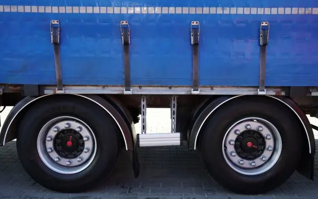 MAN TGX 26.460 / ZESTAW TANDEM PRZEJAZDOWY / 120 M3 / OŚ PODNOSZONA / OŚ SKRĘTNA / + PRZYCZEPA FRUEHAUF / OSIE SAF 