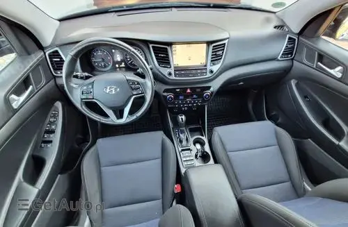 HYUNDAI Tucson 