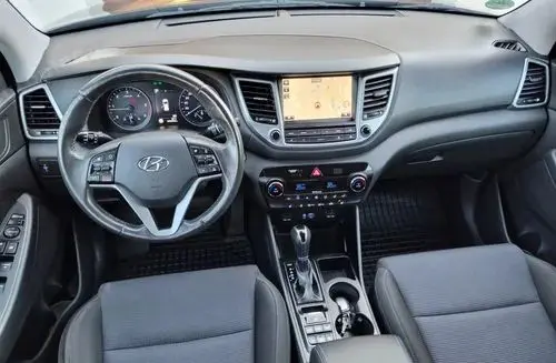 HYUNDAI Tucson 