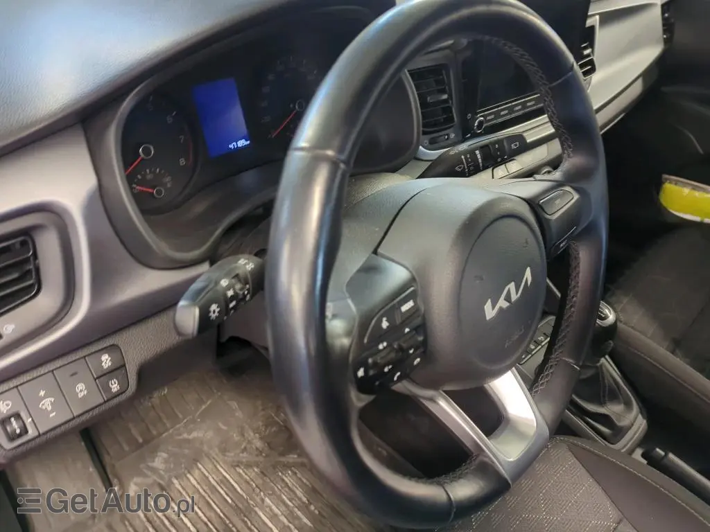 KIA Rio M